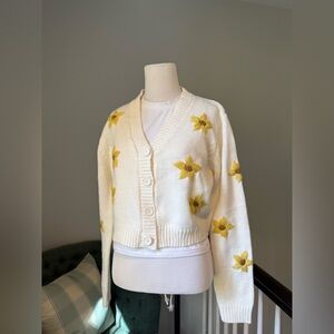 Cropped Women’s Cream Cardigan With Floral Accents Size L